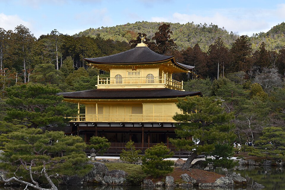 Kinkaku-ji: il Padiglione d’Oro che si specchia nell’acqua