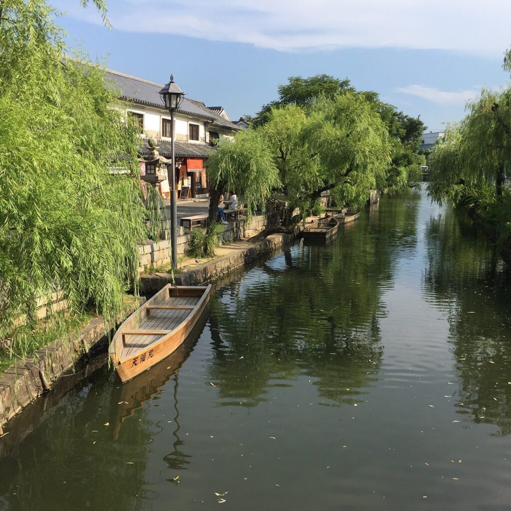 Kurashiki: il canale, i magazzini bianchi e il quartiere Bikan