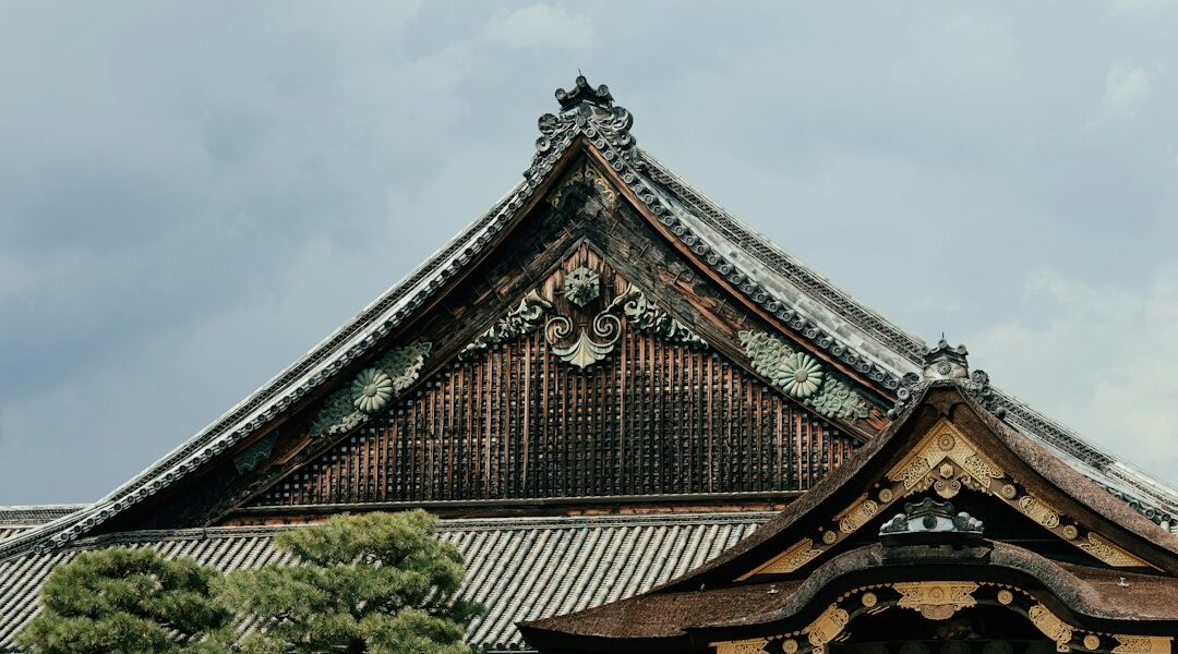 Dettaglio decorato dell’architettura del castello Nijō