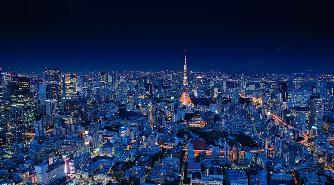 Panorama notturno dei grattacieli di Tokyo