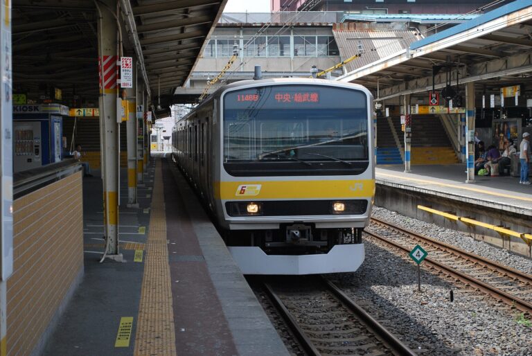 Treno JR East alla stazione di Chiba