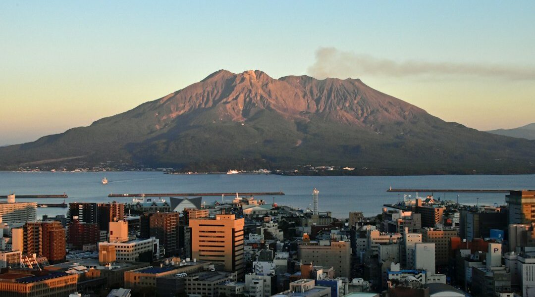 Sakurajima visto dalla città di Kagoshima