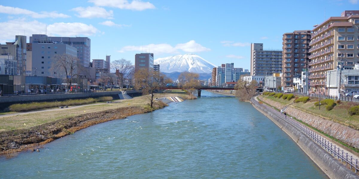 Panorama della città di Morioka attraversata dal fiume Kitakami