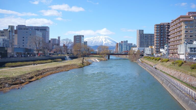 Panorama della città di Morioka attraversata dal fiume Kitakami