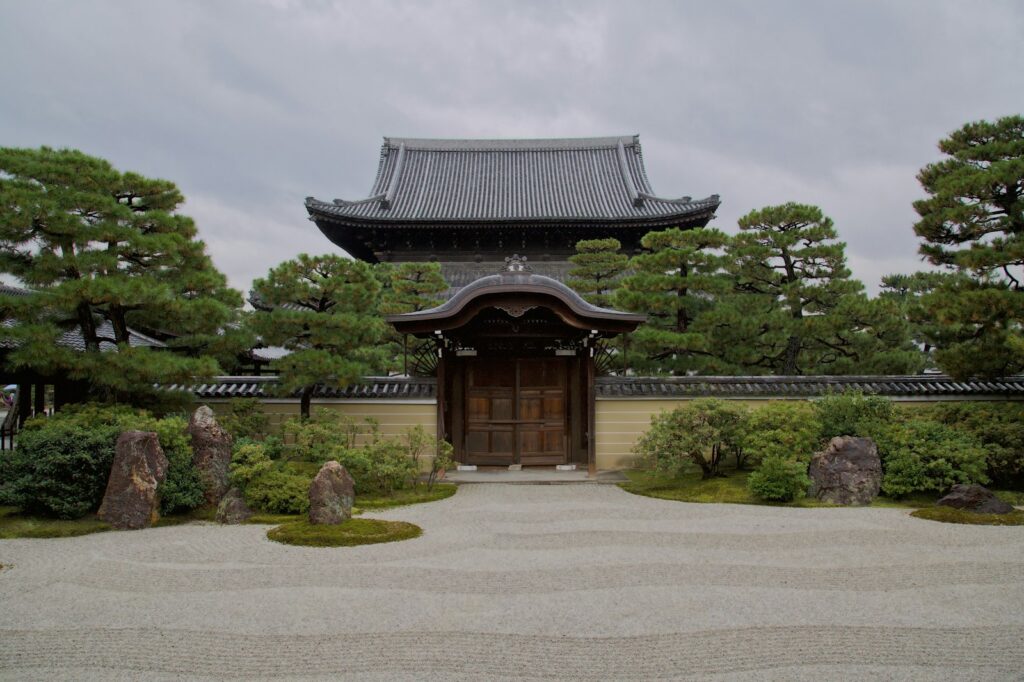 Kyoto oscura: cimiteri, leggende e luoghi inquietanti