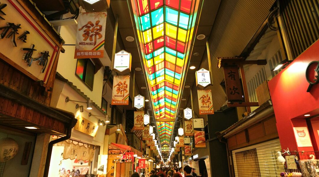 Botteghe e insegne del mercato Nishiki a Kyoto