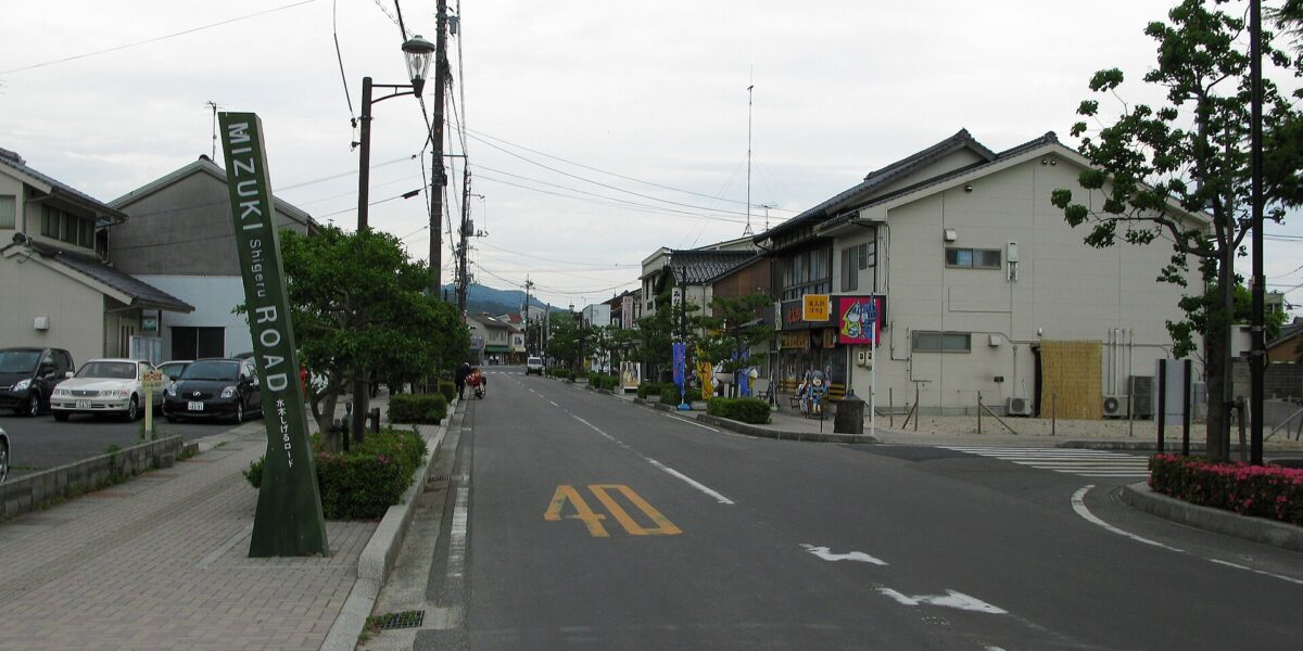 La Mizuki Shigeru Road con statue degli yōkai a Sakaiminato