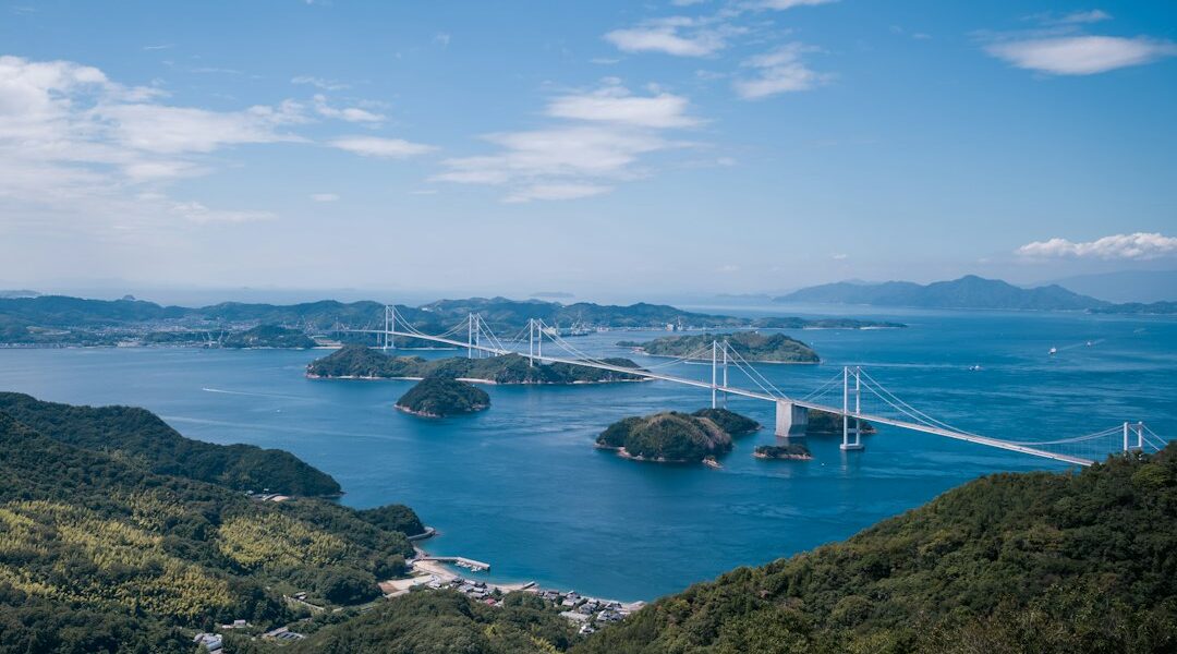 Un grande ponte della Shimanami Kaido sul Mare Interno di Seto