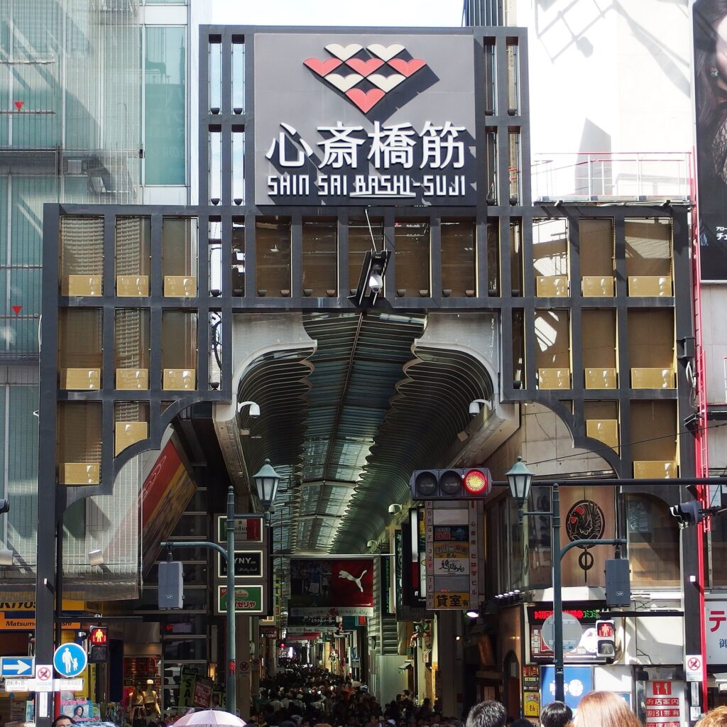 Shinsaibashi: shopping, America-mura e vita urbana a Osaka