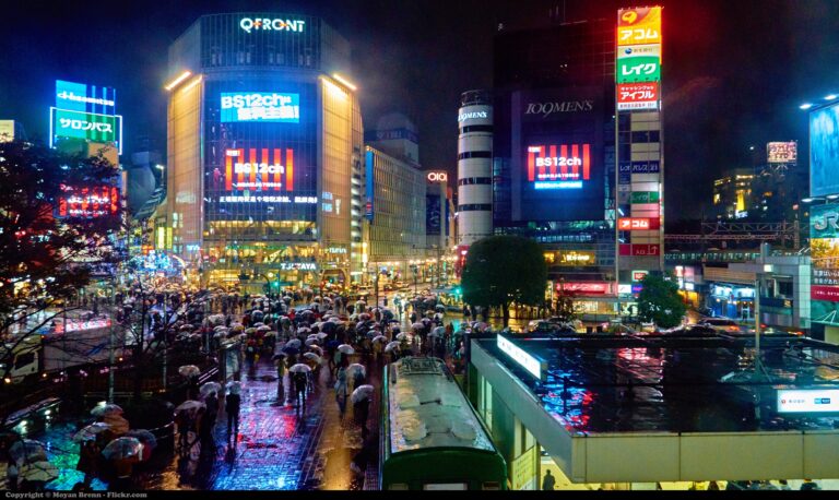 Pioggia sulle strade di Tokyo