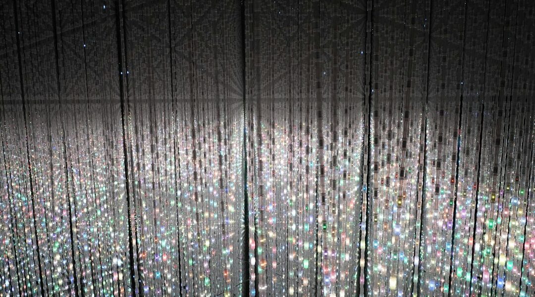 Installazione luminosa immersiva di teamLab Planets Tokyo