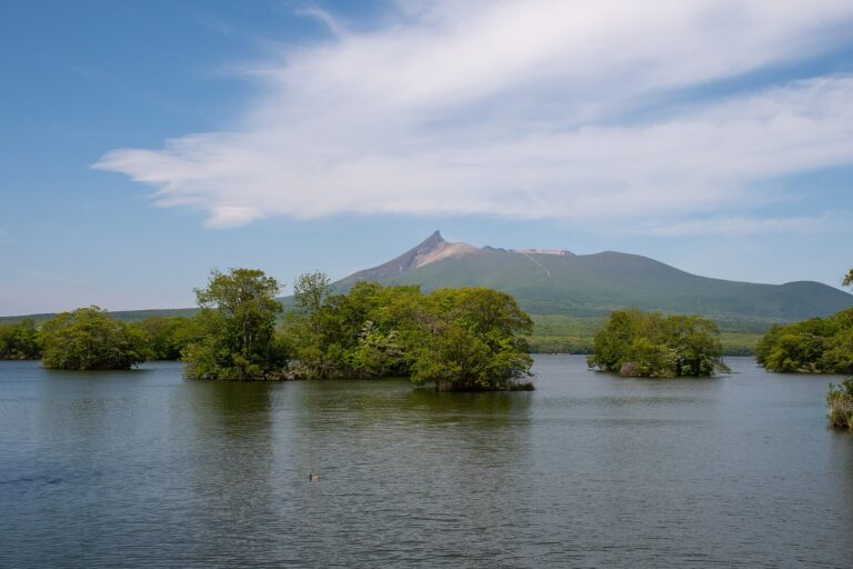 Monte Komagatake nel sud dell’Hokkaidō, interessato dall’allerta vulcanica di livello 2